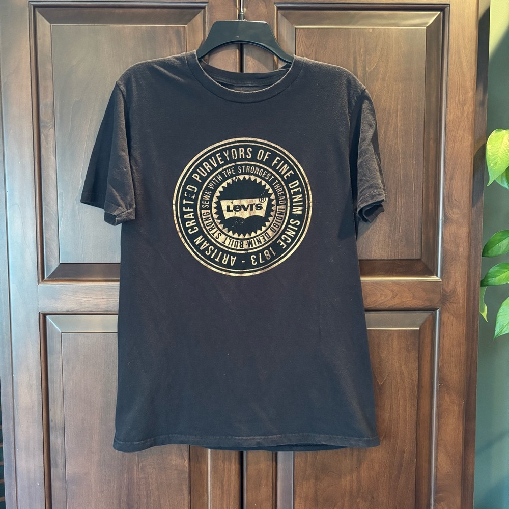 Levi's Black Short Sleeve Tee with Graphic Design